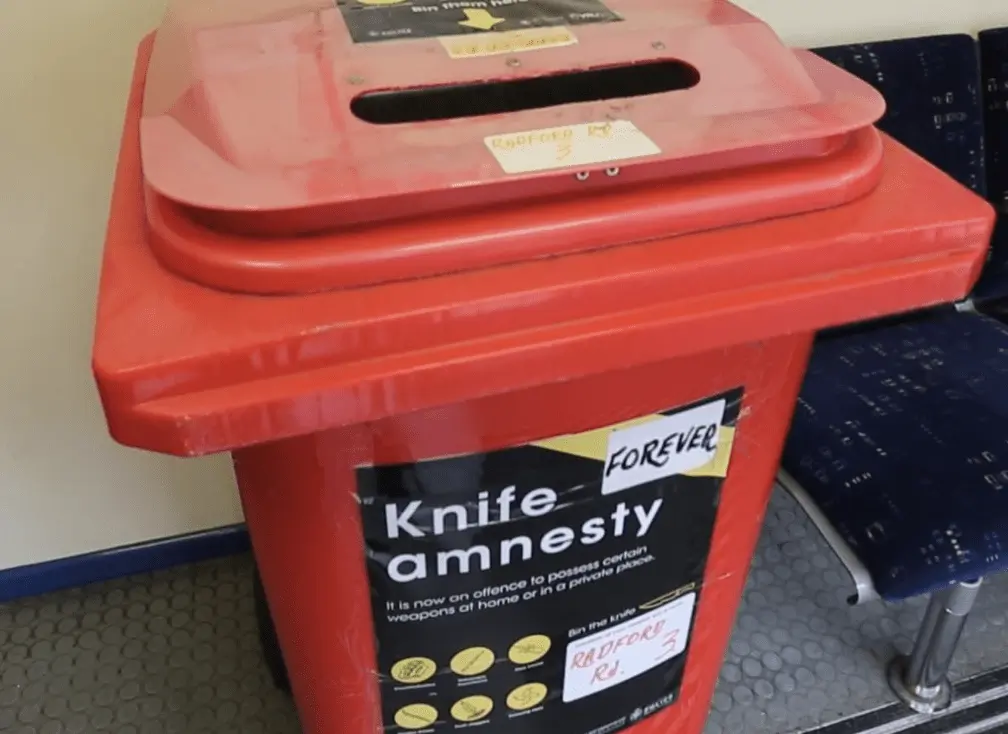 Police Seize Knuckleduster and Deadly Weapons in Mansfield Raid – Amnesty Bins Open for Safe Drop-Off
