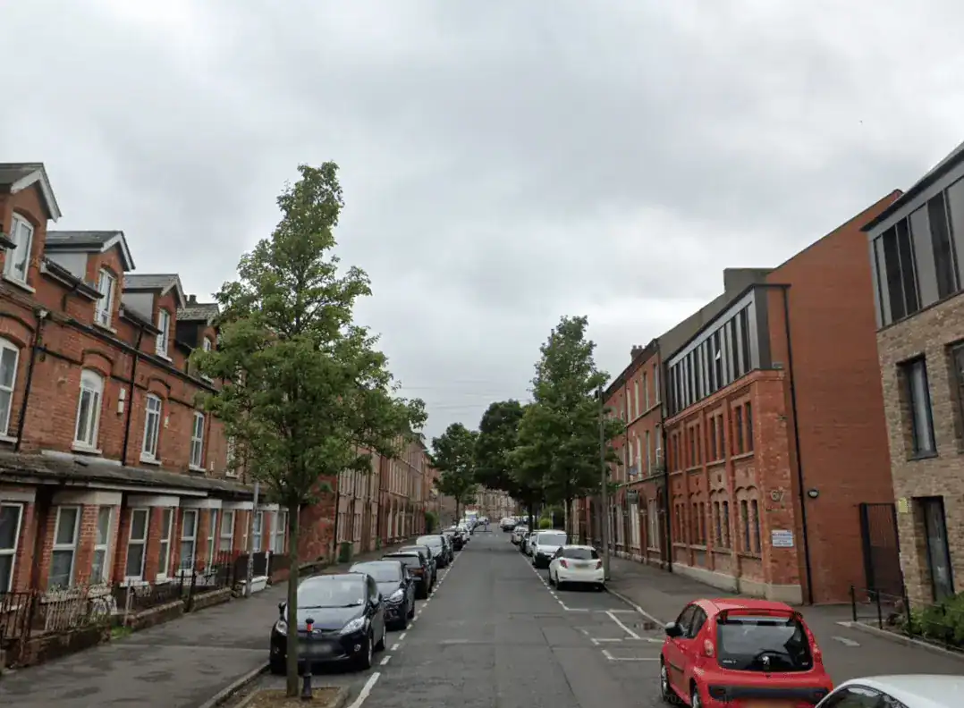 South Belfast Mugging: Police Hunt Two Men Who Robbed Woman on Fitzroy Avenue