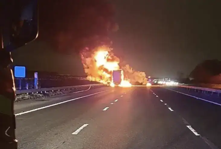 M62 in Merseyside Shut Both Ways Overnight After Lorry Fire – Major Delays and Diversions in Place
