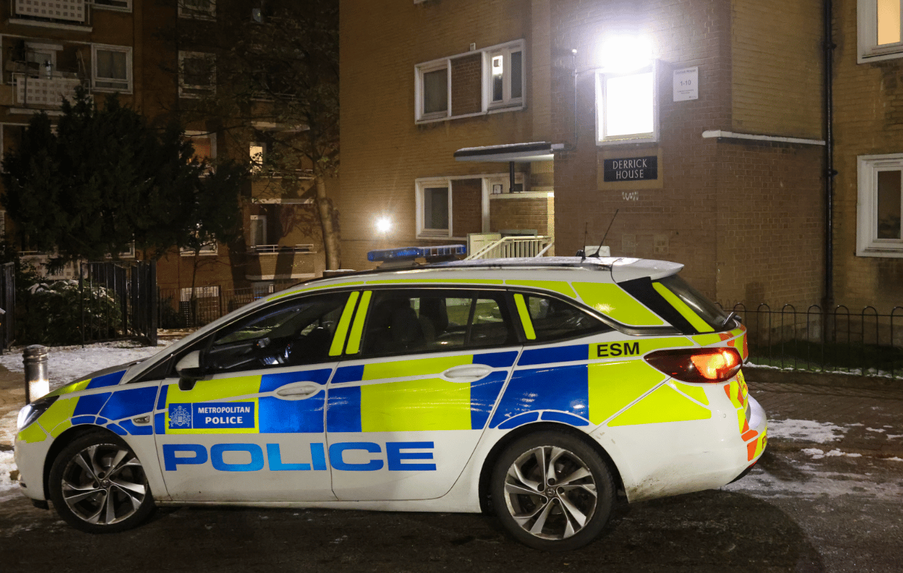 Tulse Hill thrown into lockdown with armed officers descending on Derrick House following reports of shooting of a 20 year old man – (ID …