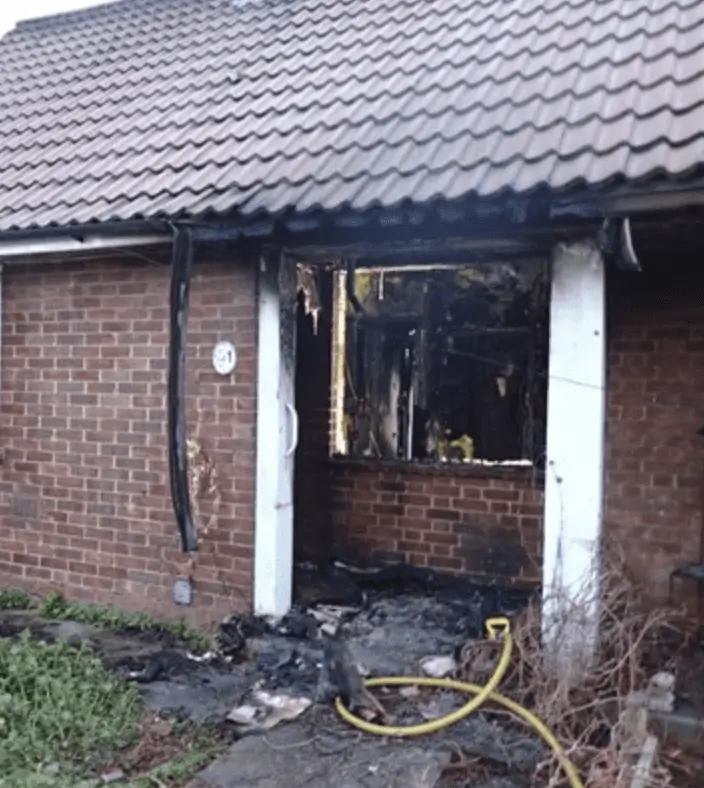 Beddington Bungalow Blaze Ravages Home – No Smoke Alarms Found as Man Rescued from Neighbour’s Fire