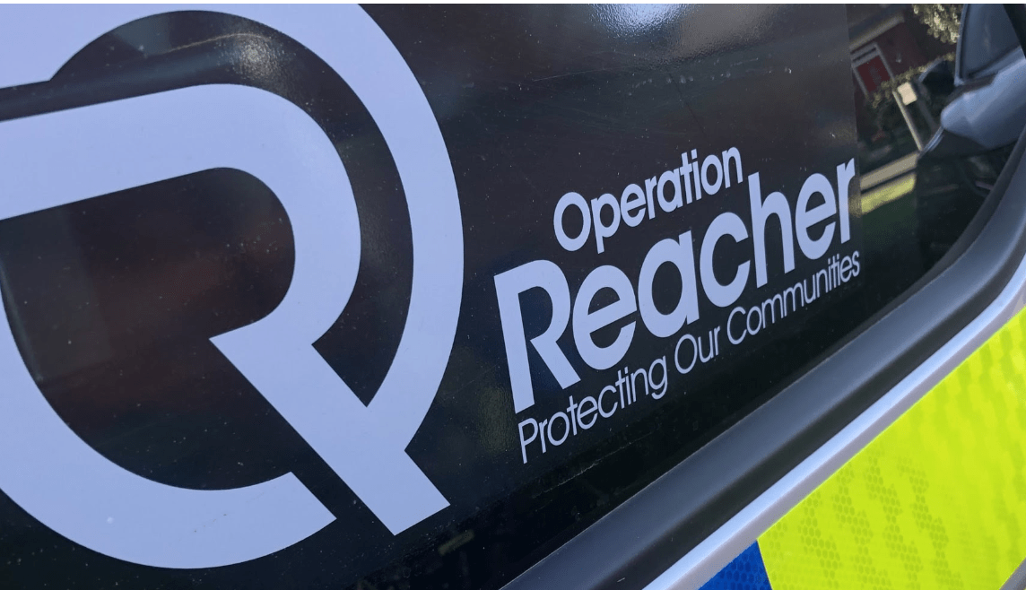 Cops Seized Drugs And Knives From A Speeding Car After It Crashed