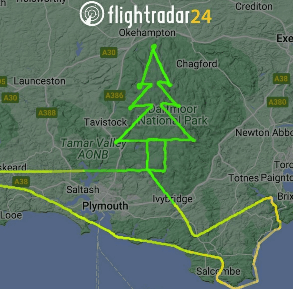 UK Coastguard Rescue helicopter creates what could be the largest Christmas tree in the UK – (ID 538116)