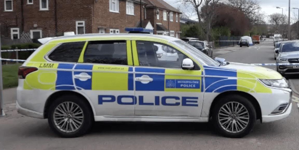 After A Stabbing In Camberwell, An 18-year-old Man Was Rushed To Hospital