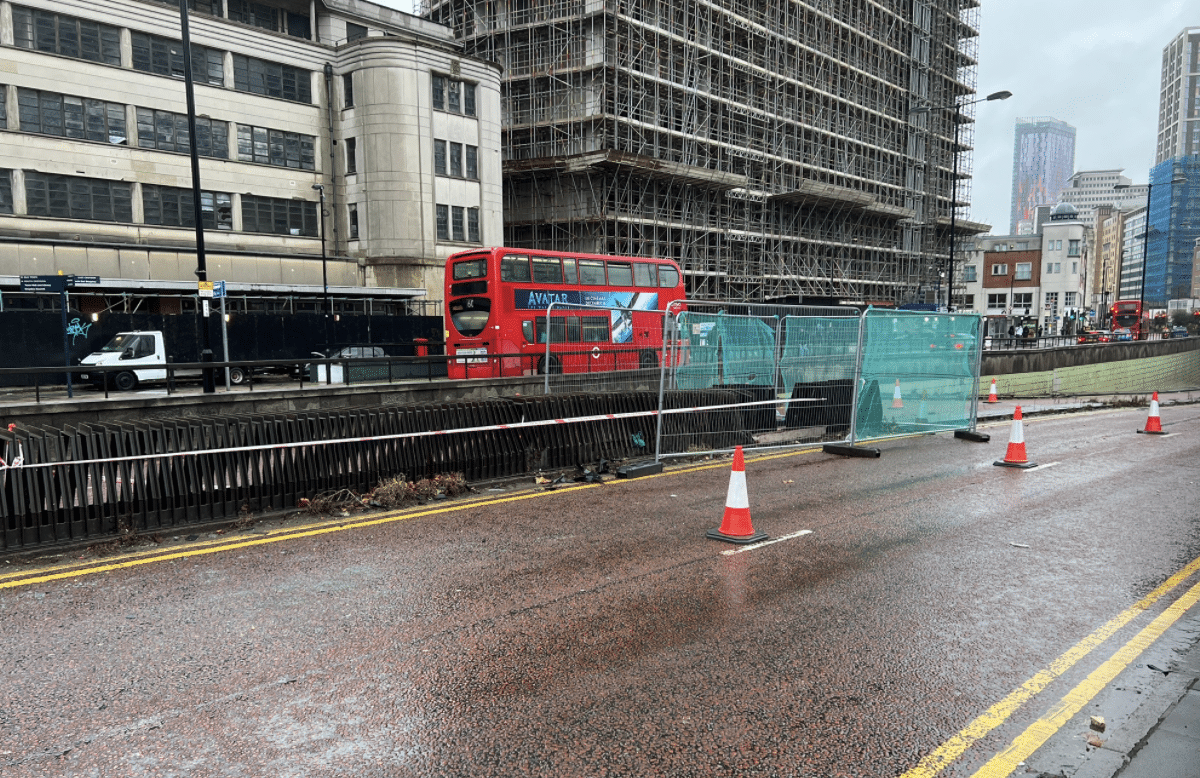 Driver rushed to the hospital with a suspected spinal injury after early morning crash in Croydon – (ID 538375)