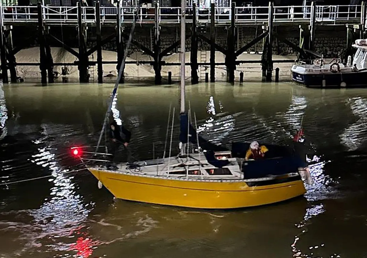 Rye Lifeboat Rescues Lone Yachtsman After Engine Fails Off Jurys Gap