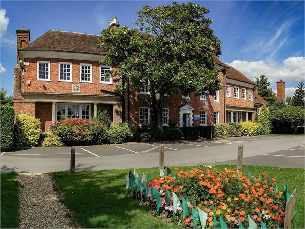 Police Called After A Reported Stabbing At Homewood School In Kent