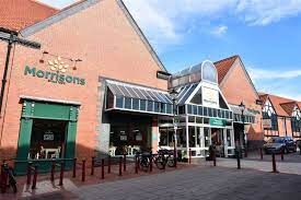 Police Investigating A Shop Theft Have Released Images Of Two People They’d Like To Speak To