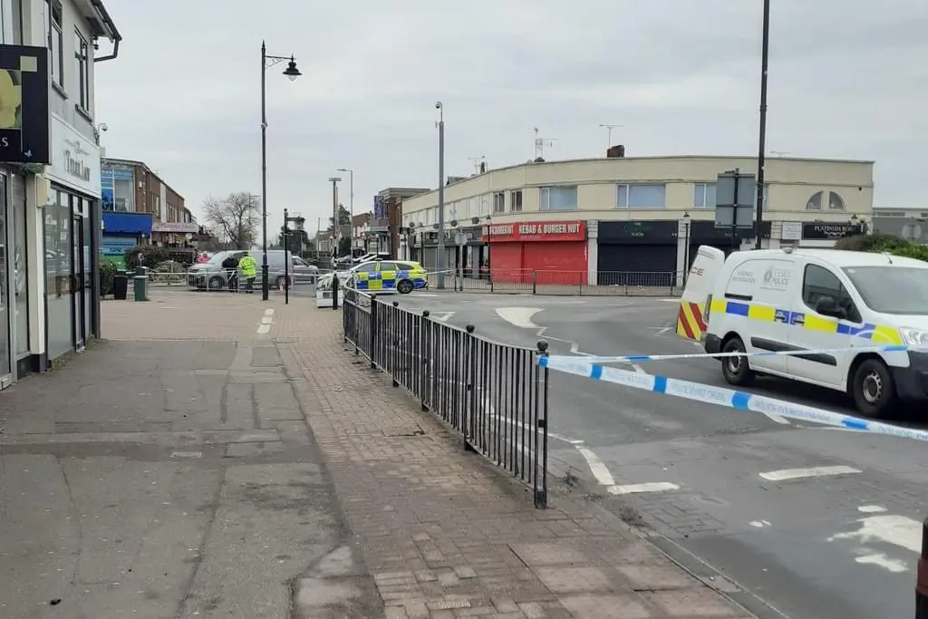 Manhunt on after Canvey Island pub attack leaves man dead – Police say no wider public risk