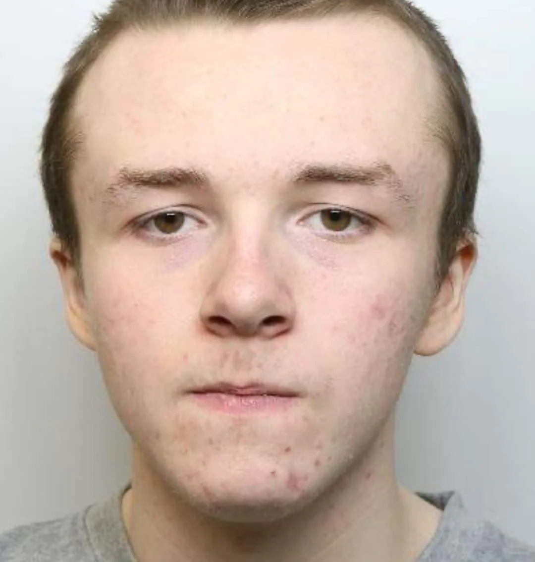 Dangerous Fugitive Johnny Escapes Northampton Hospital: Police Warn Public Not to Approach