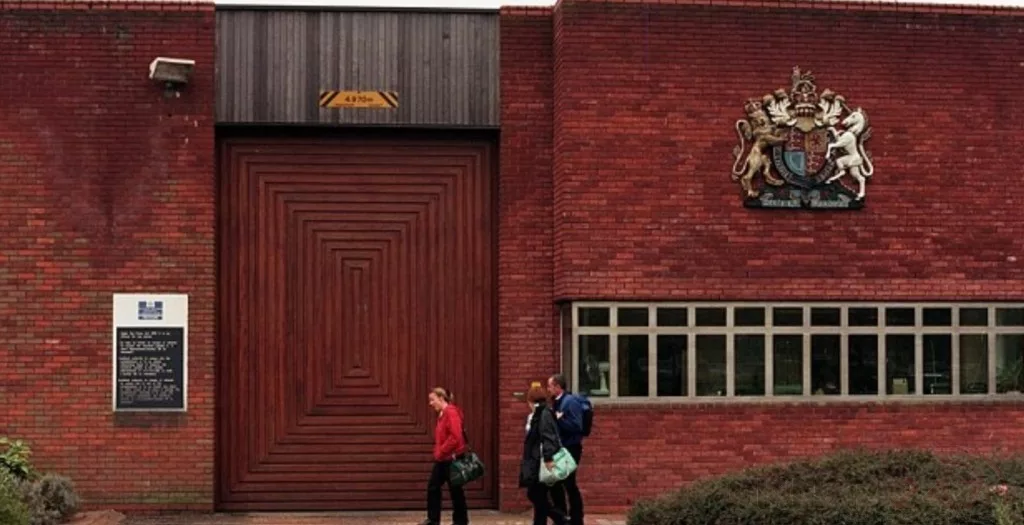 London Fire Brigade  Called To Hmyoi Feltham