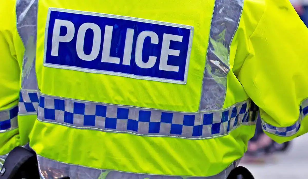 Hero Bystanders Halt Eastbourne Park Yard Attack – Police Hunt Two Hooded Robbery Suspects