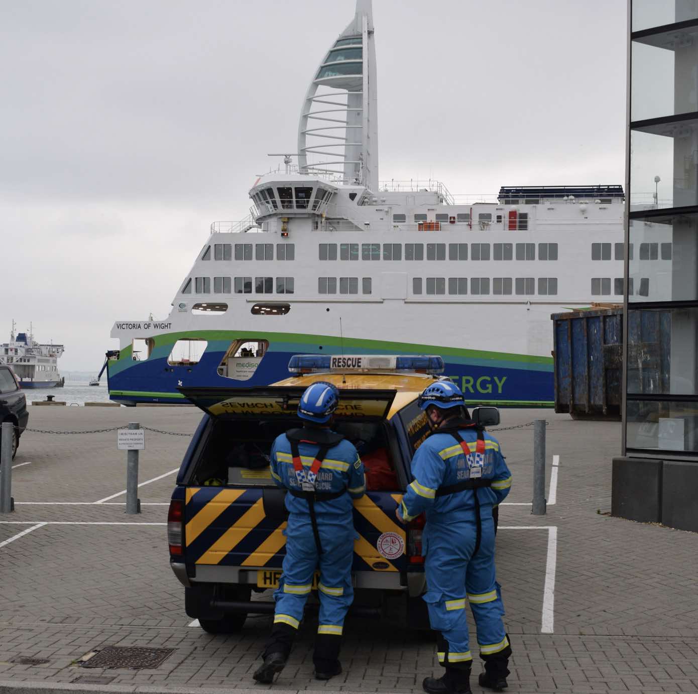 Three hour delays reported after ferry passenger makes threats to jump overboard in Portsmouth ferry terminal drama