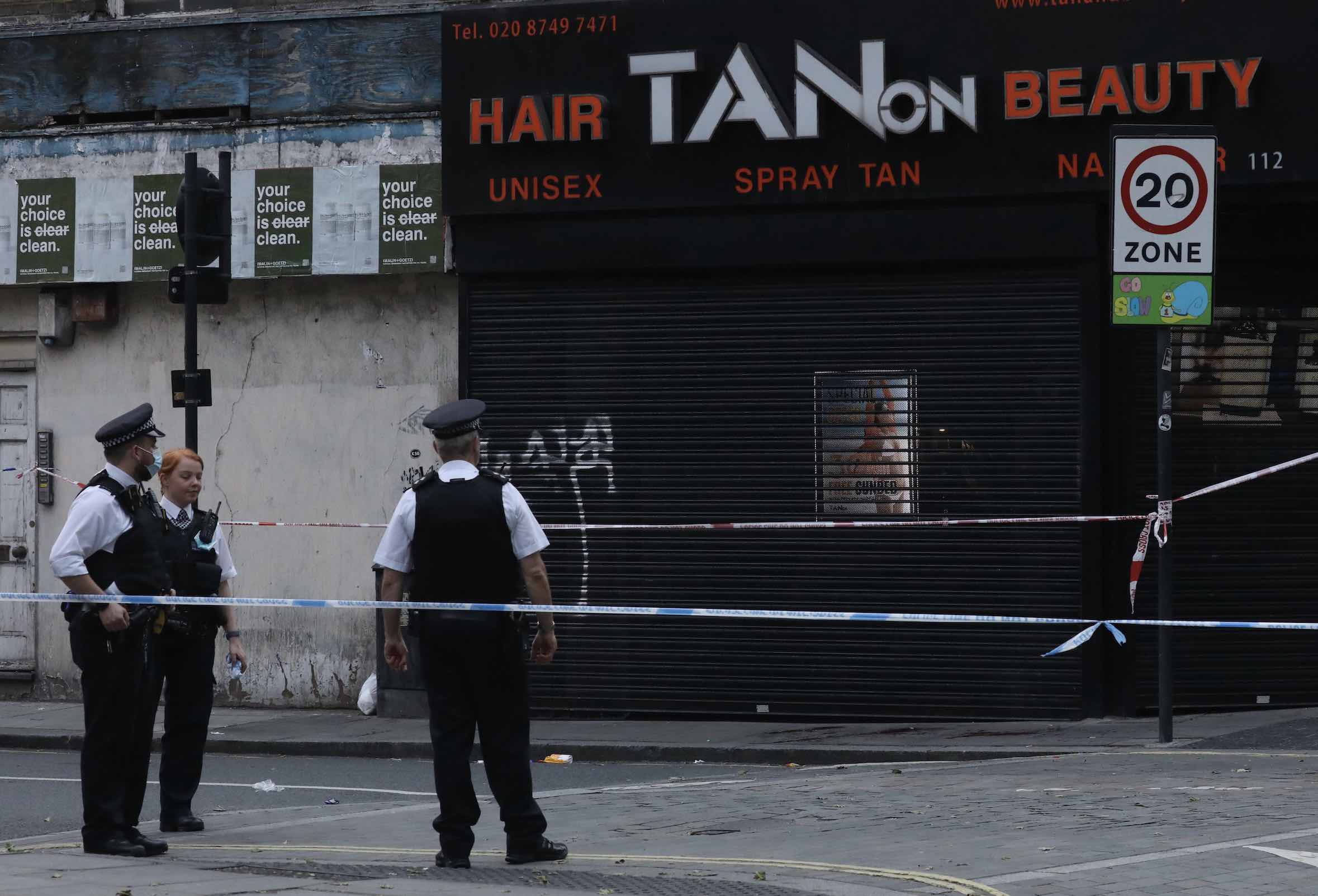 Man Rushed To Hospital After Group Of Yobs Smash Bottle Into His Face In Shepherd's Bush Attack