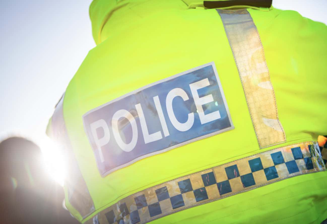 Police Are Appealing For Witnesses After A Man Sustained A Fractured Kneecap And Broken Finger During An Attempted Robbery In Swindon
