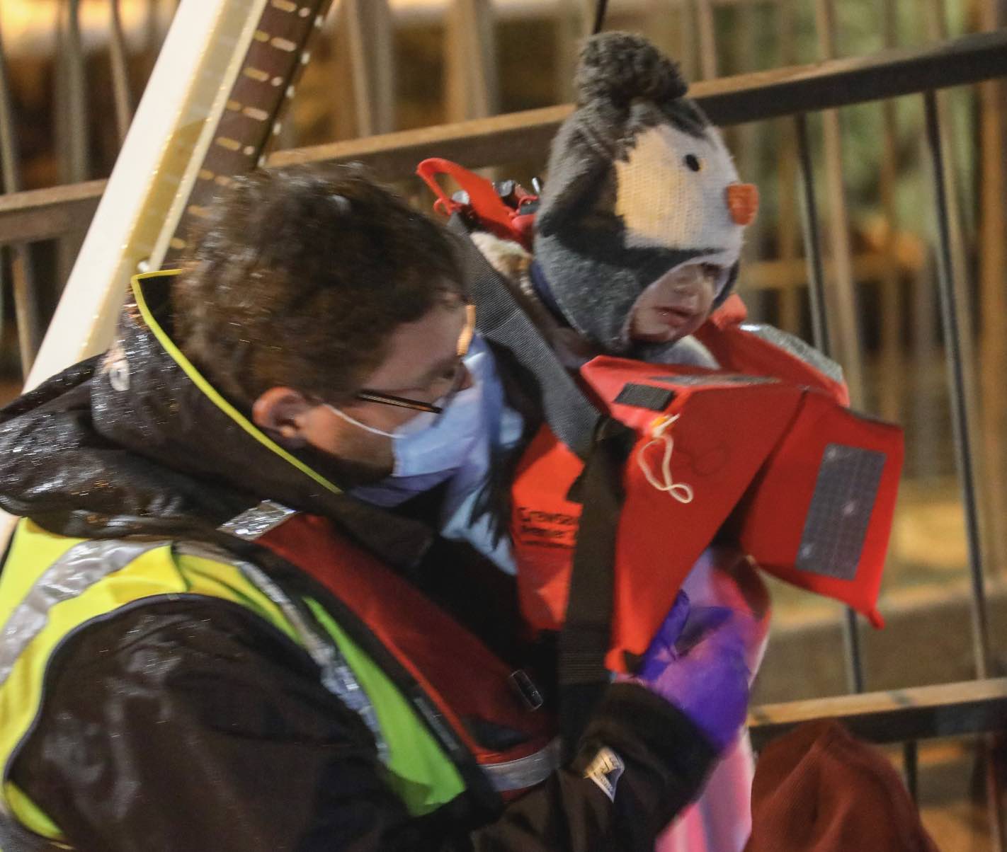 Joyeux Noël Mr Johnson As Coastguards, Border Force  And Rnli Lifeboat Rescue 68 Migrants From Boats In English Channel On Christmas Day Including Three Babies  