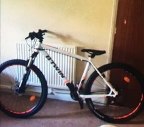 School Boy Attacked And Robbed  In Portsmouth By Two Yobs