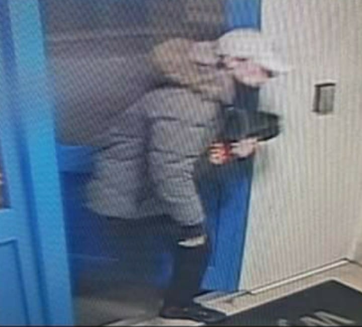 Police Are Appealing For Information After The Robbery Of A 23-year-old Woman In Southampton