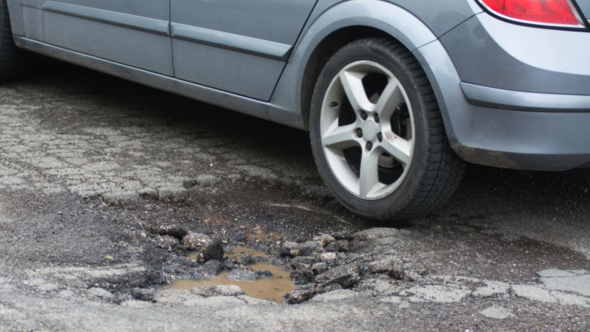 A Murder Investigation Has Been Launched After A Man Was Fatally Stabbed In A Block Of Flats In Wembley – (ID 29362)