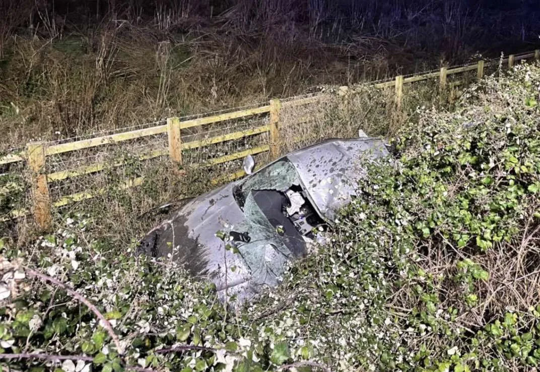 Car Plunges into Ditch Near Bicester – Driver Walks Away Unscathed
