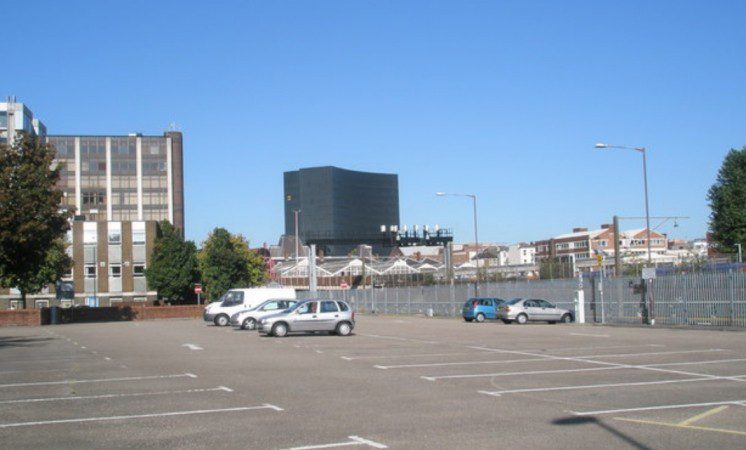 Police  Hunt Street Robbers After Victims Attacked In Portmsouth