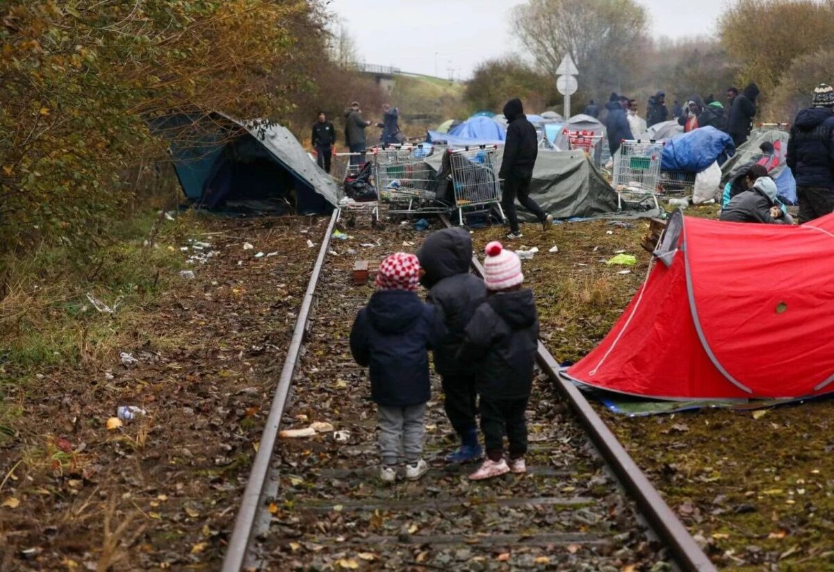 Fighting erupted at the Grande Synthe camp in Dunkirk after gangs quarrelled over territory for launching their small boats into the English Channel