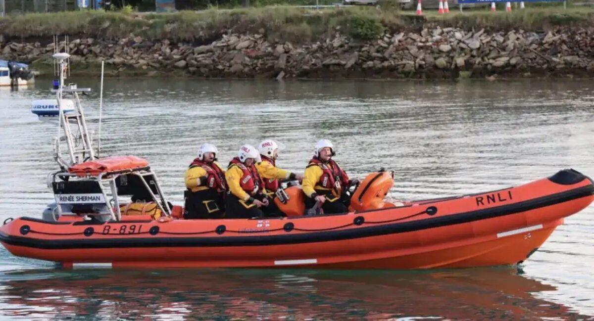 RNLI Lifeboat Saves Strong Swimmer Off Bognor Regis in Evening Rescue