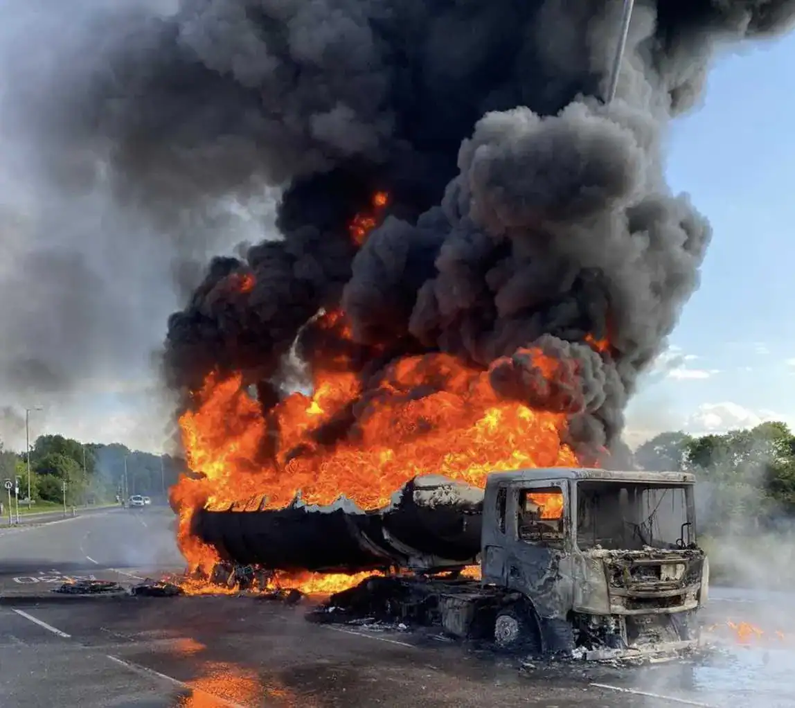 Essex Tanker Blaze Erupts in 38,000 Litre Aviation Fuel Inferno – Eight Fire Crews Battle Massive Fire and Black Smoke
