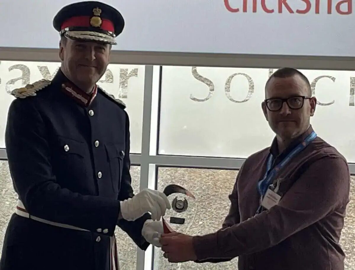 Hampshire Police Hero Darren Andrews Wins Armed Forces Champion Award for Supporting Veterans