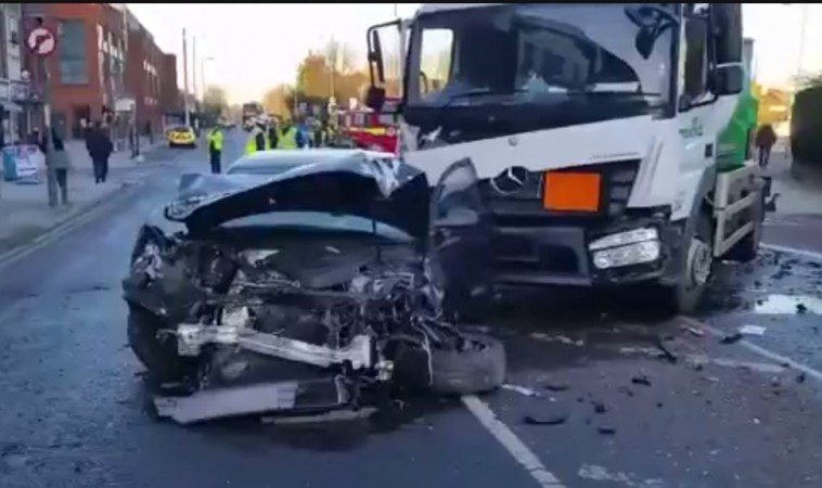 Lucky Escape For Drivers After Gas Tanker Collides With A  Car In Surbiton