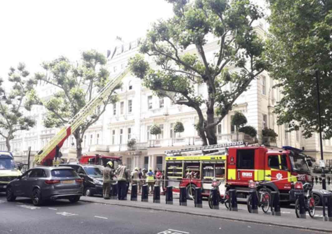 Firefighters have battled a fire that broke out this morning at a house converted into flats on Queen’s Gate in South Kensington