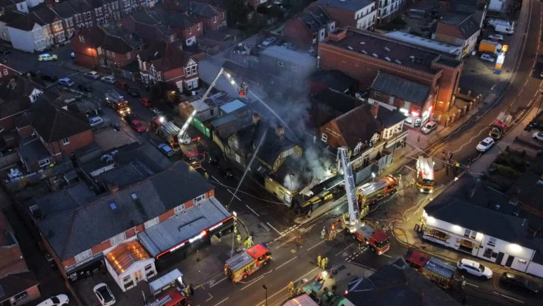 Massive Blaze Destroys Southampton’s 7 Bone Burger: 75 Firefighters Battle Inferno Through the Night