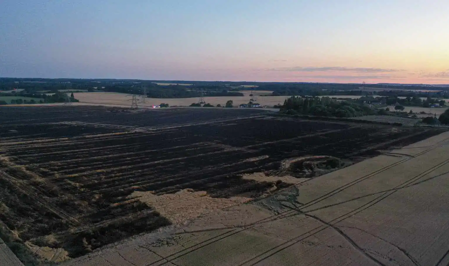 Huge Field Fire in Cobham, Kent Controlled – Cause Unknown but No Suspicion Says KFRS