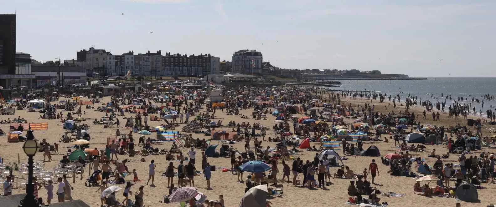 UK Swelters as Historic 40°C Heatwave Triggers First Ever Level 4 Heat Health Alert