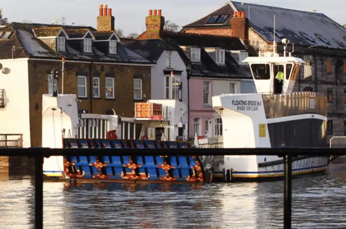 Between 2019 and 2027, more than £1 million will be spent on a boat to push the Floating Bridge 6 across the Medina, but the Isle of Wight Council is looking into other options to keep the vessel moving during the faster tides