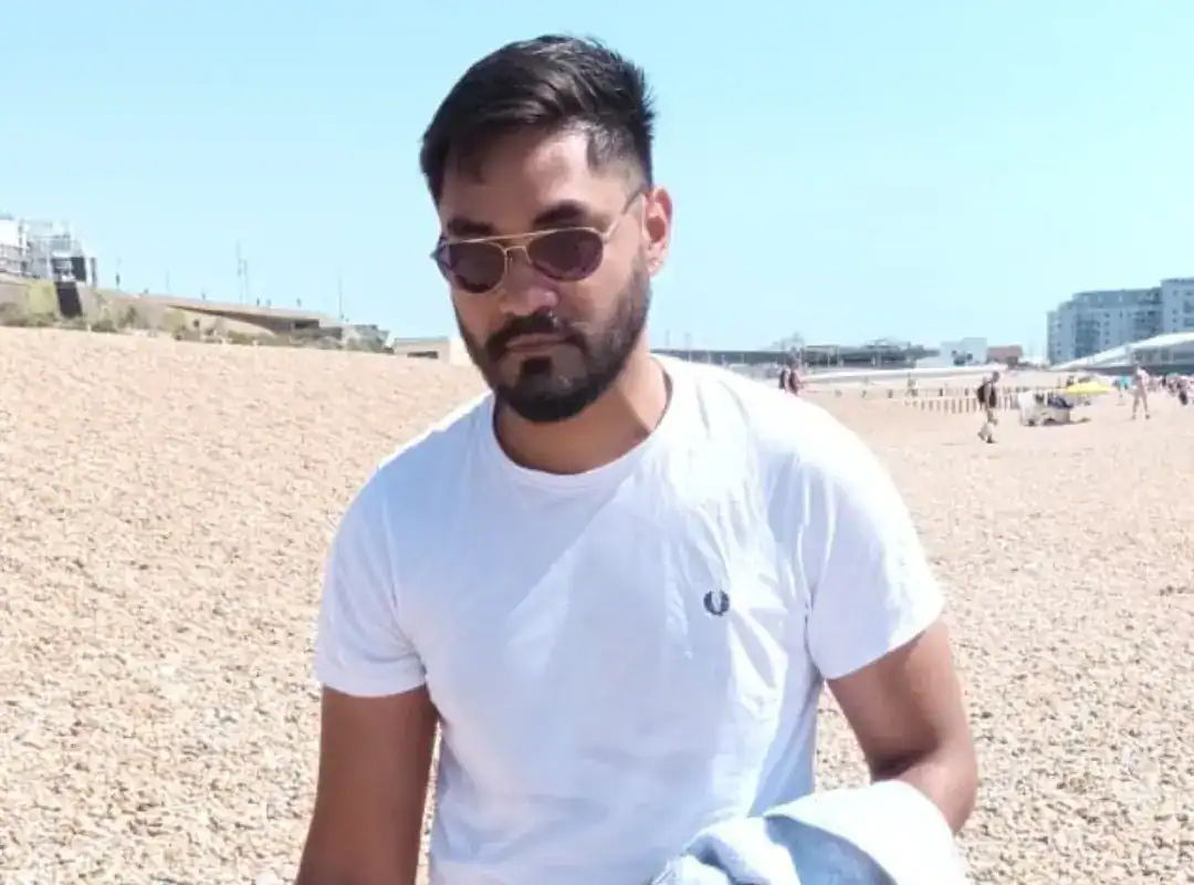 Identity appeal after indecent act on Brighton beach