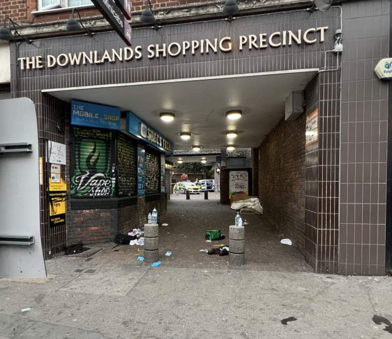 Police called to broad daylight teatime stabbing in Croydon