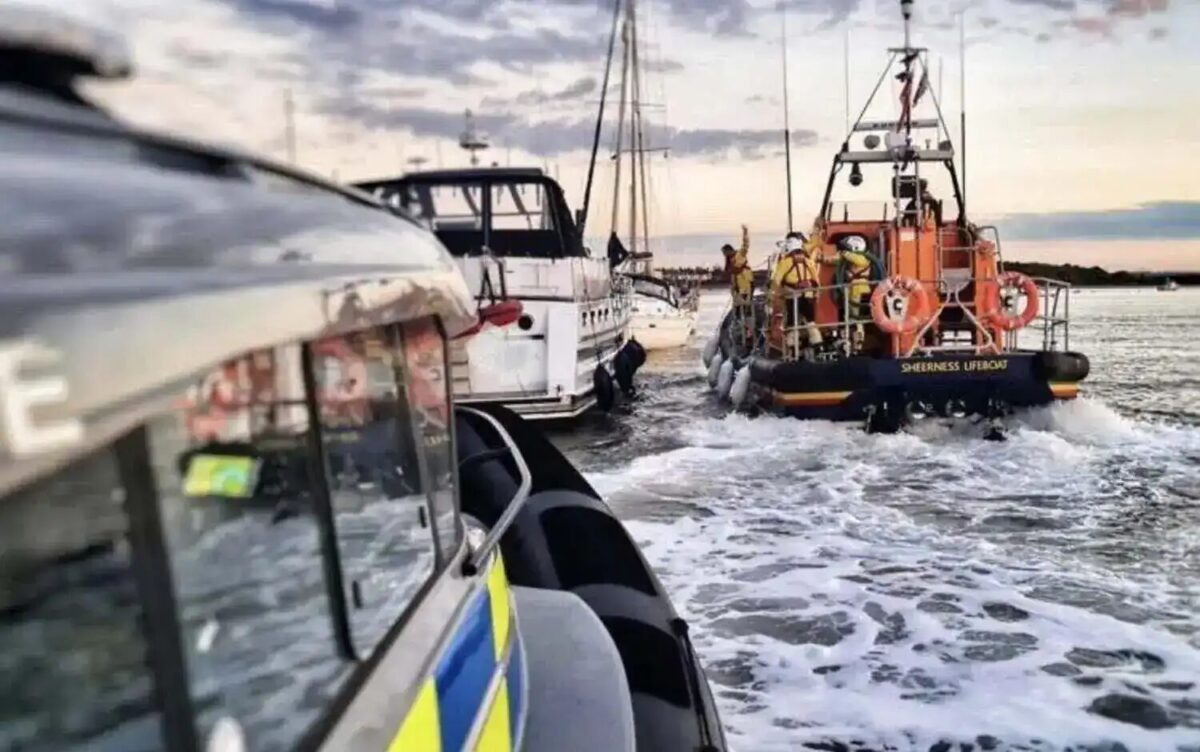 Faulty Pump Floods Boat Near Queenborough Harbour – Kent Police and RNLI Spring to Rescue