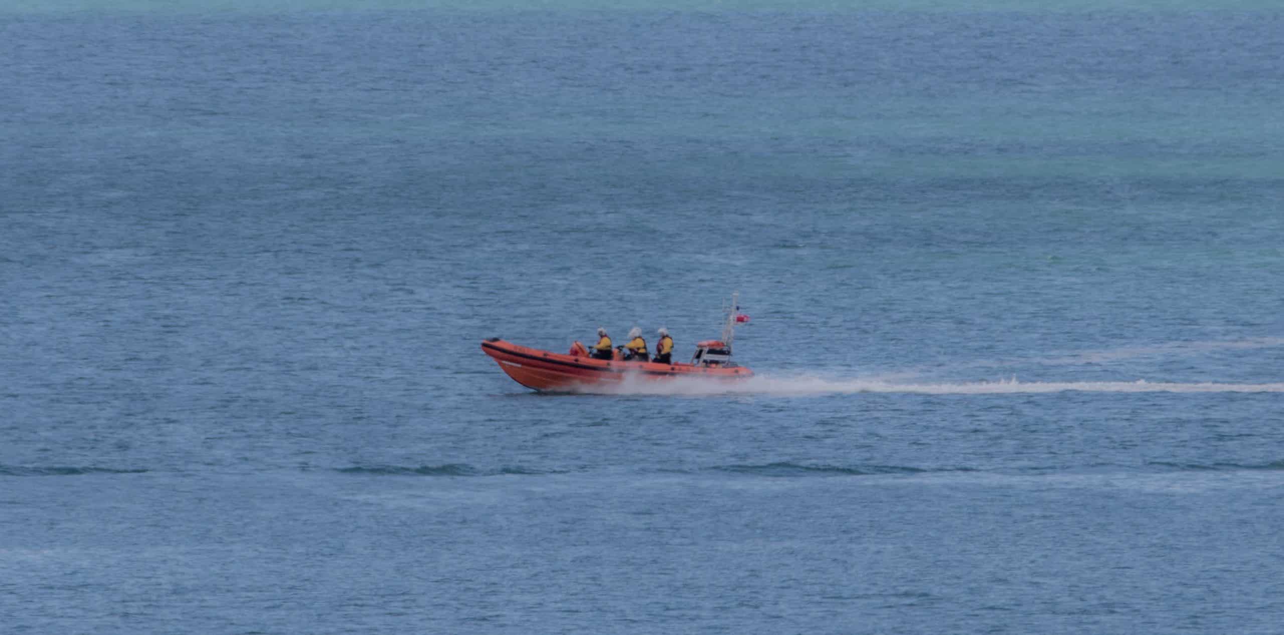 Brighton Lifeboat Launched To Person In The Sea Early Sunday Morning