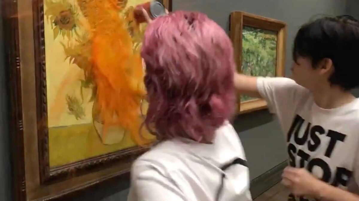 Tomato soup has been thrown over Van Gogh’s masterpiece Sunflowers at the National Gallery by Just Stop Oil activists