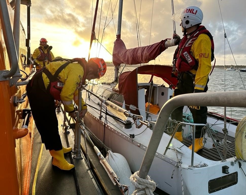 Selsey Lifeboat Launched To Assist A Loan Skipper Of A Small Yacht