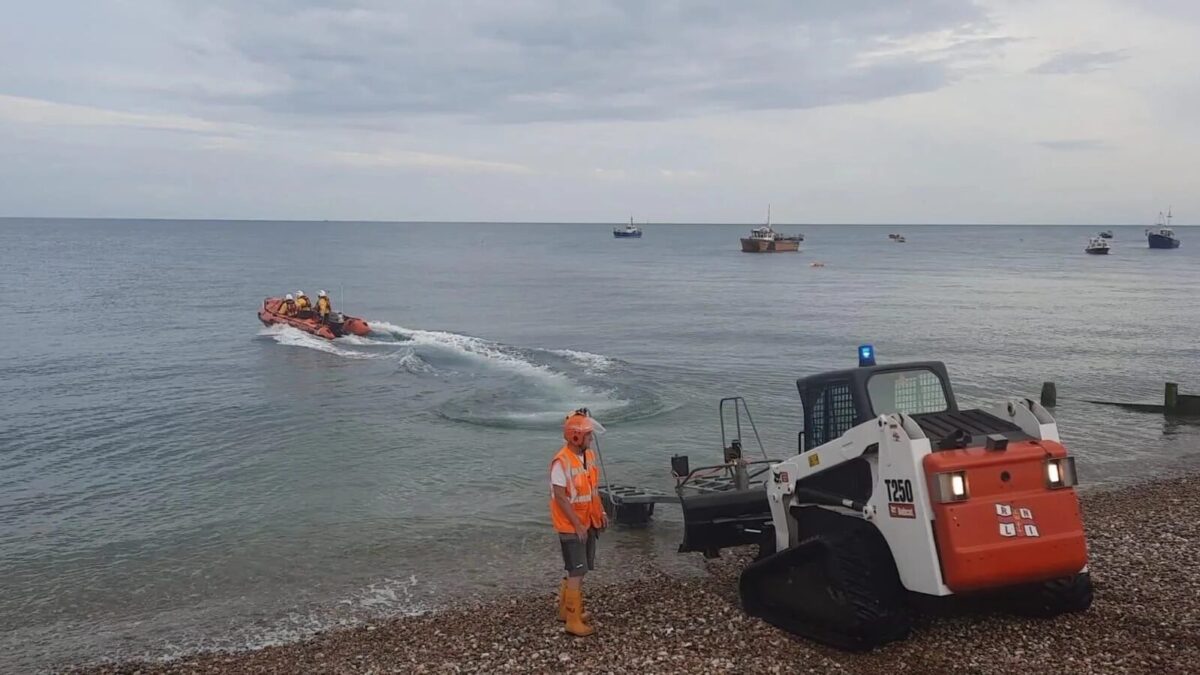 Selsey Lifeboat Scrambles After Tide ‘Victims’ Turn Out to Be Birds in False Alarm