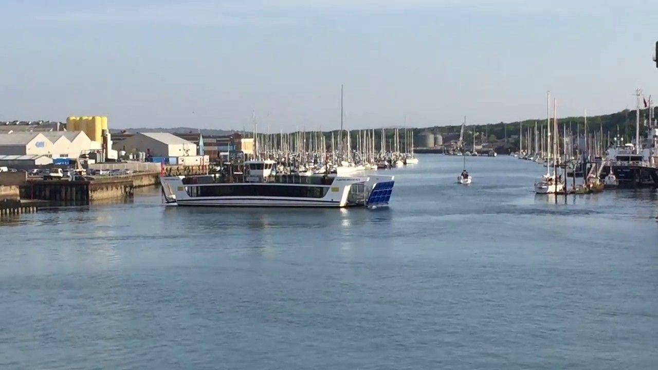 Faulty Mcfloatface Cowes Chain Link Ferry Breaks Down On Second Day