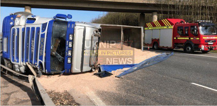 M40 Remains Blocked After  Lorry Carrying  Rock Salt Overturns