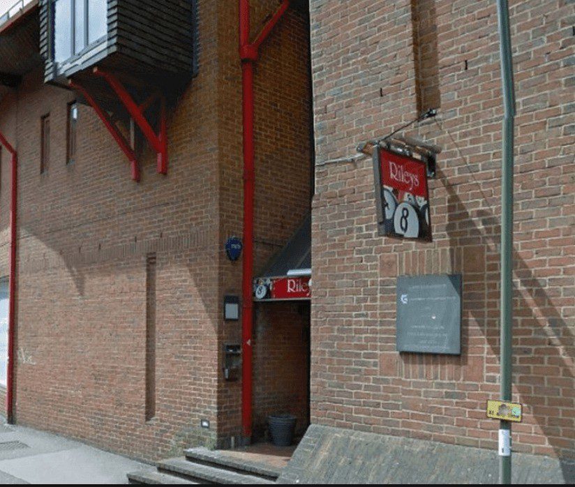 Surrey Fire Crews Called To  Rileys In Guildford With Persons Reported