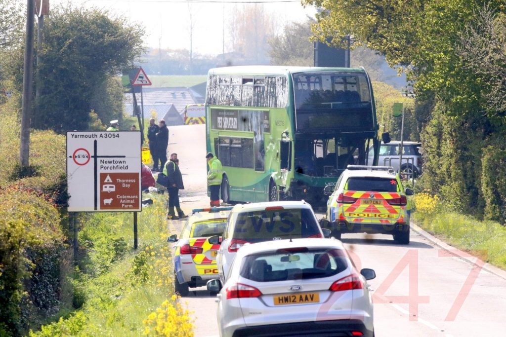 Woman Dead After Fatal Bus Crash On The Isle Of Wight 25 Are Injured