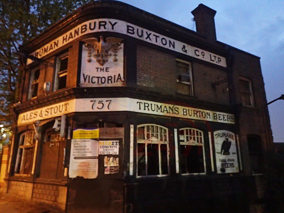 Probe Launched After Derelict Pub Alight In Greenwich
