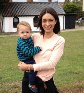 Detectives Are Appealing For Information After A Woman With A Toddler In A Pushchair Was Stabbed In An Attempted Robbery