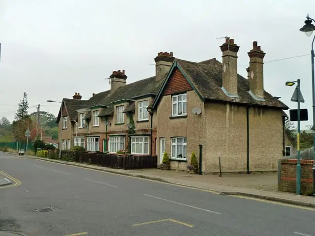 Teen Girl Fights Back After Paddock Wood Phone Snatch and Assault – Police Seek Witnesses