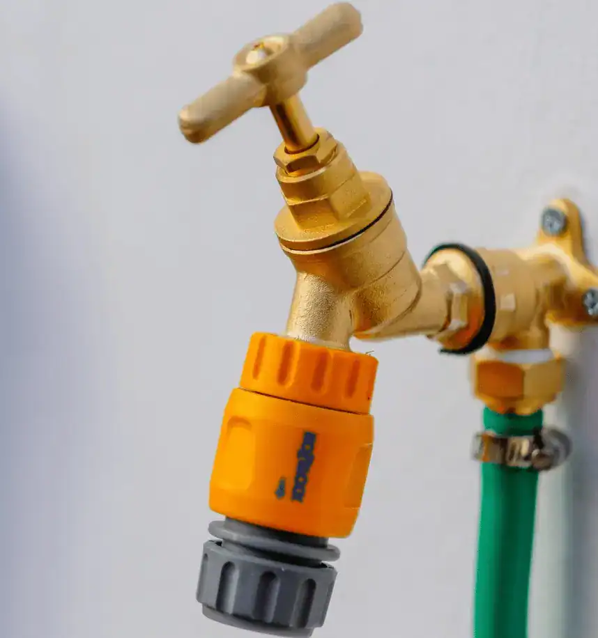 A national hosepipe ban should be enacted to avoid a bottled water crisis as the UK braces for a drought, according to industry leaders